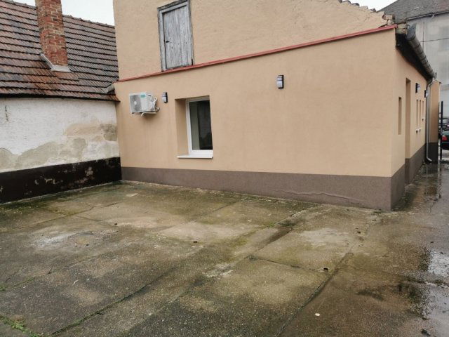 Eladó családi ház, Esztergomban 52.8 M Ft, 3 szobás