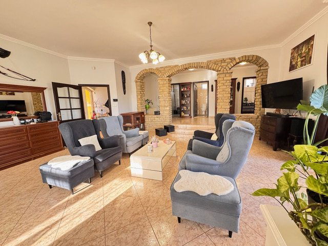 Eladó családi ház, Kónyon 144.9 M Ft, 4 szobás