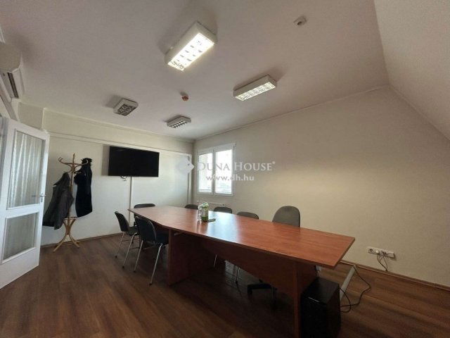 Eladó ipari ingatlan, Budapesten, XX. kerületben 179.9 M Ft