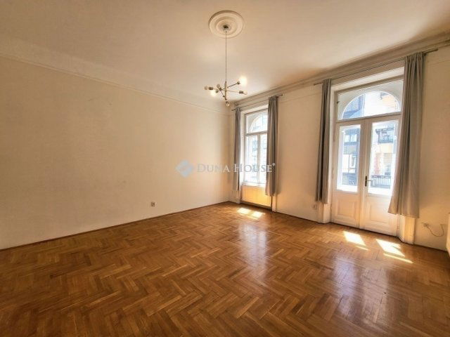 Eladó téglalakás, Budapesten, VII. kerületben 67.9 M Ft