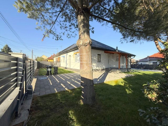 Eladó ikerház, Zalaegerszegen 94.99 M Ft, 3 szobás