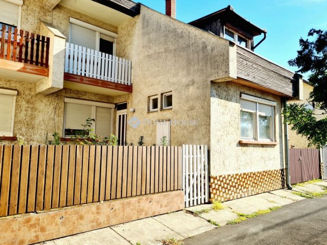 Eladó ikerház, Békéscsabán, Orosházi úton 49 M Ft, 4 szobás