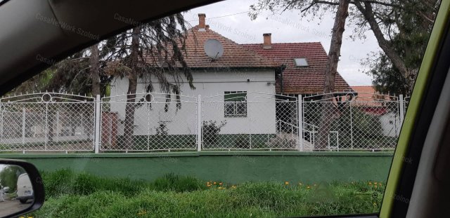 Eladó családi ház, Tiszaföldváron 42 M Ft, 4 szobás