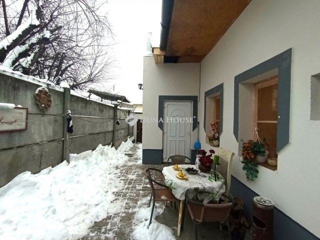Eladó családi ház, Esztergomban 60 M Ft, 3 szobás