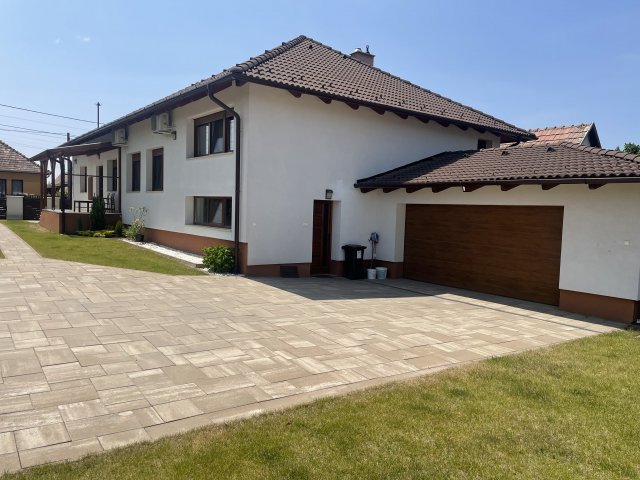 Eladó családi ház, Vácrátóton 149.9 M Ft, 5 szobás