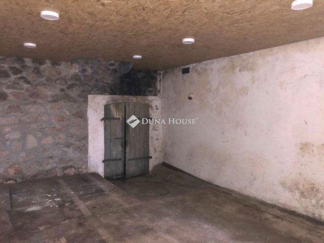 Eladó családi ház, Villányban 8 M Ft, 1 szobás