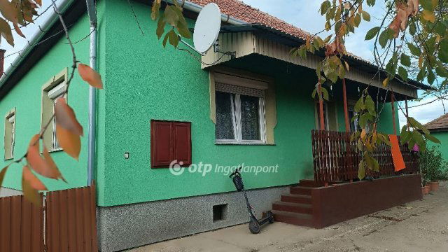 Eladó családi ház, Törtelen 55 M Ft, 3+1 szobás