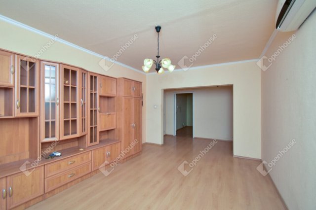 Eladó panellakás, Szegeden 54.5 M Ft, 2 szobás