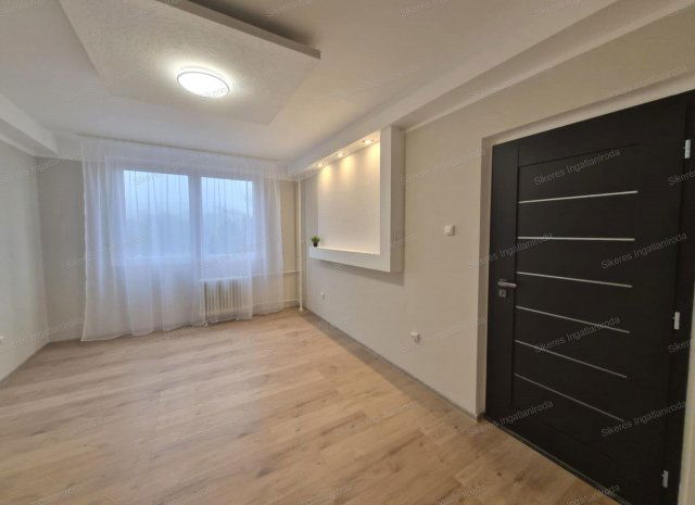 Eladó panellakás, Tatabányán 47.9 M Ft, 2 szobás