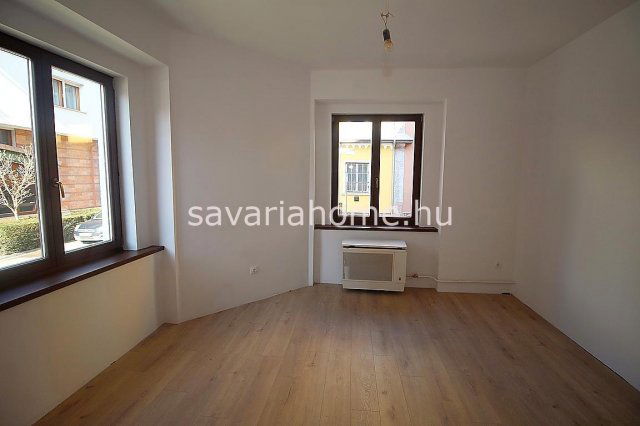 Eladó téglalakás, Szombathelyen 57.99 M Ft, 4 szobás