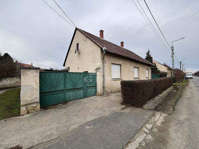 Eladó családi ház, Sárváron 66 M Ft, 3 szobás