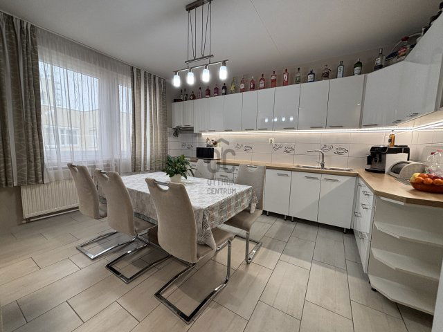 Eladó panellakás, Debrecenben 63.9 M Ft, 3 szobás