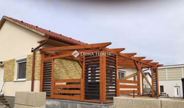 Eladó családi ház, Várpalotán 103 M Ft, 4 szobás