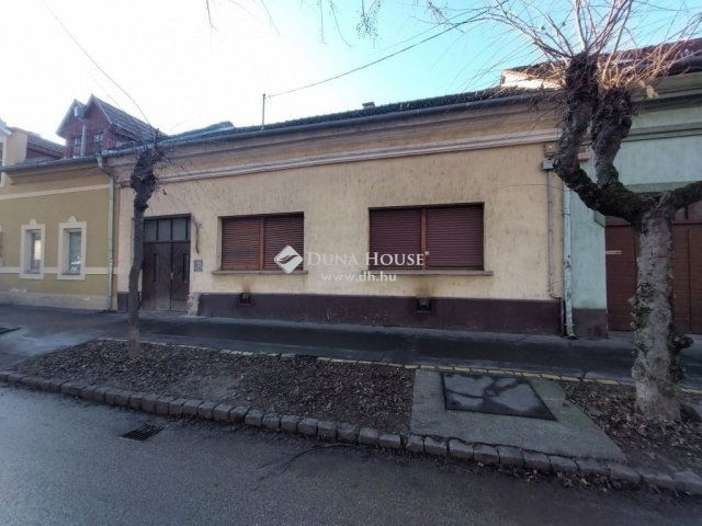 Eladó családi ház, Vácon 79 M Ft, 1 szobás