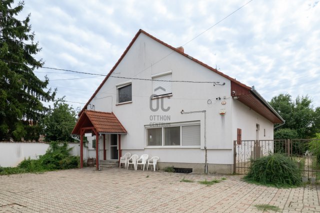 Eladó családi ház, Pécsett 140 M Ft, 6 szobás