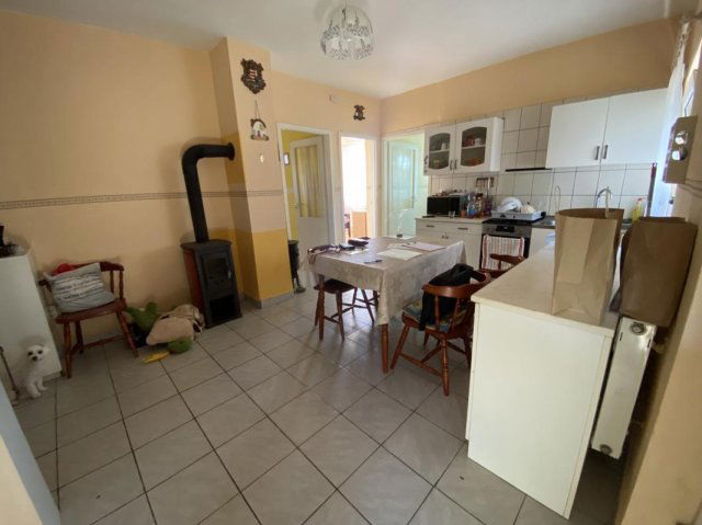Eladó családi ház, Ercsiben 72 M Ft, 6+1 szobás