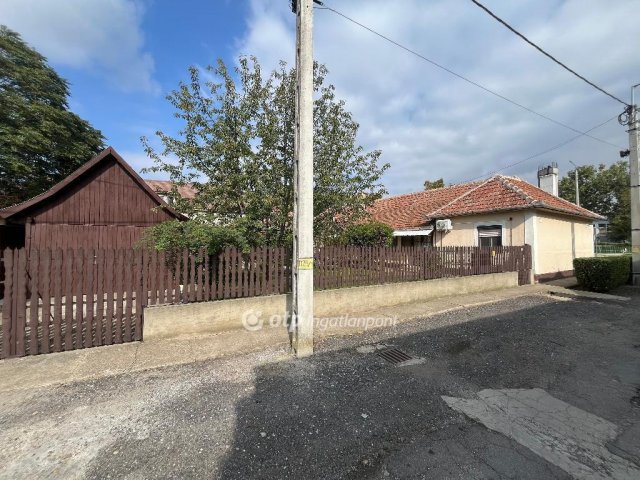 Eladó családi ház, Berettyóújfaluban 37.9 M Ft, 4 szobás