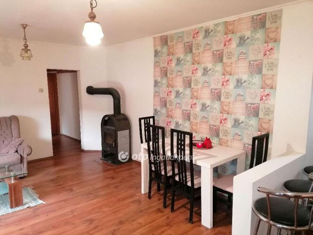 Eladó téglalakás, Devecseren 21 M Ft, 1+3 szobás