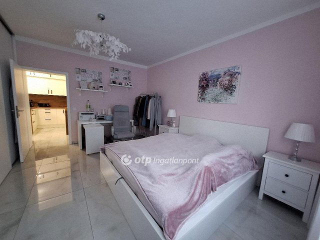 Eladó családi ház, Mosonmagyaróváron 144 M Ft, 8+2 szobás