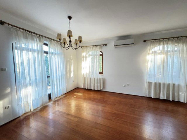 Eladó családi ház, Budaörsön 245 M Ft, 6 szobás