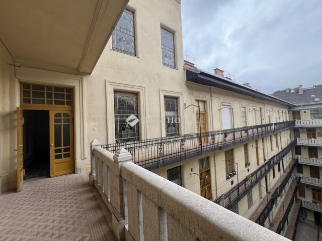 Eladó téglalakás, Budapesten, VI. kerületben 159.775 M Ft