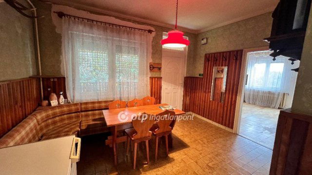 Eladó családi ház, Ugodon 39.9 M Ft, 5 szobás