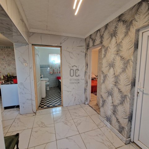 Eladó családi ház, Sárosdon 25 M Ft, 2 szobás