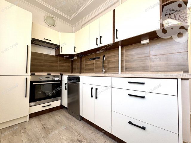 Eladó panellakás, Kecskeméten 53.99 M Ft, 3 szobás