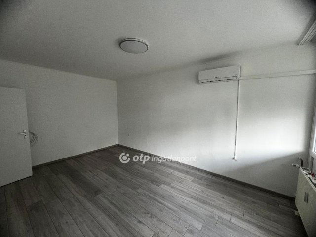 Eladó téglalakás, Egerben 40 M Ft, 2 szobás