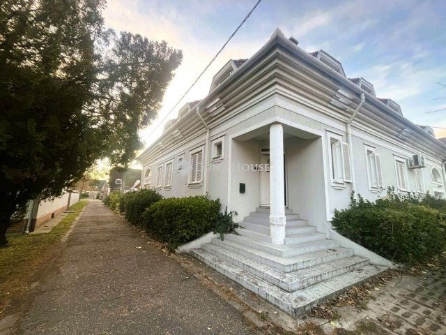 Eladó sorház, Kecskeméten 130 M Ft, 5 szobás