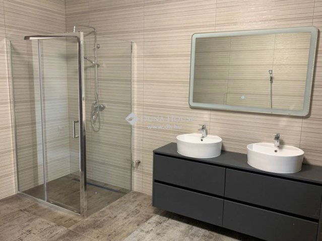 Eladó családi ház, Leányfaluban 279 M Ft, 6 szobás