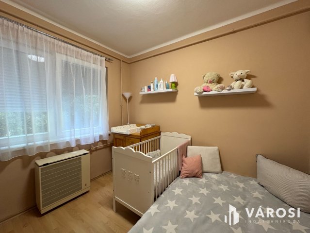 Eladó téglalakás, Békéscsabán 30.99 M Ft, 3 szobás