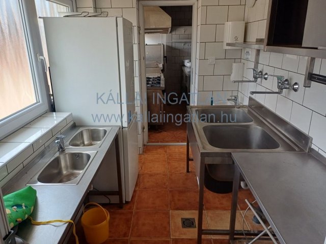 Kiadó üzlethelyiség, Nyíregyházán 300 E Ft / hó, 1 szobás