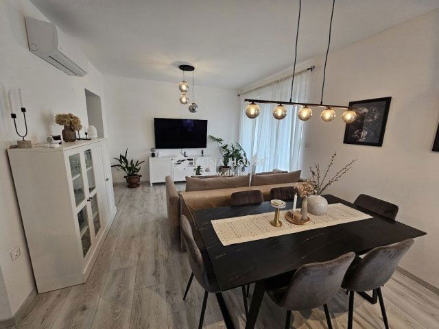 Eladó téglalakás, Pécsett 100 M Ft, 4 szobás