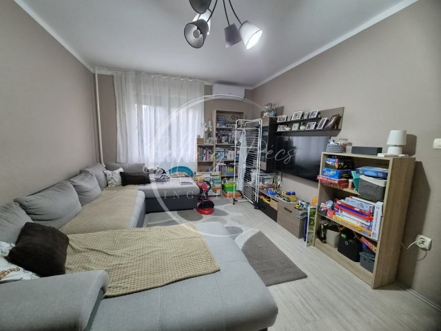 Eladó panellakás, Pécsett, Polgárszőlő utcában 50 M Ft