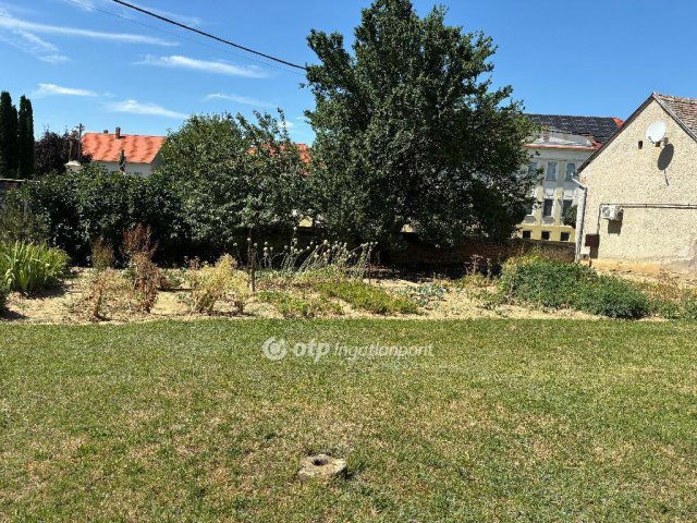 Eladó családi ház, Véménden 46.9 M Ft, 5 szobás