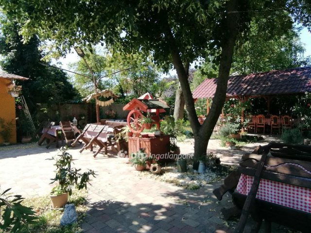 Eladó üzlethelyiség, Újszászon 90 M Ft / költözzbe.hu