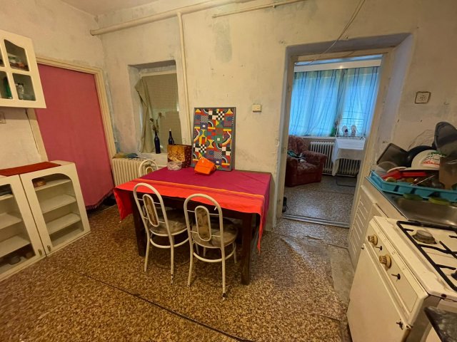 Eladó családi ház, Rezin 24.5 M Ft, 2 szobás