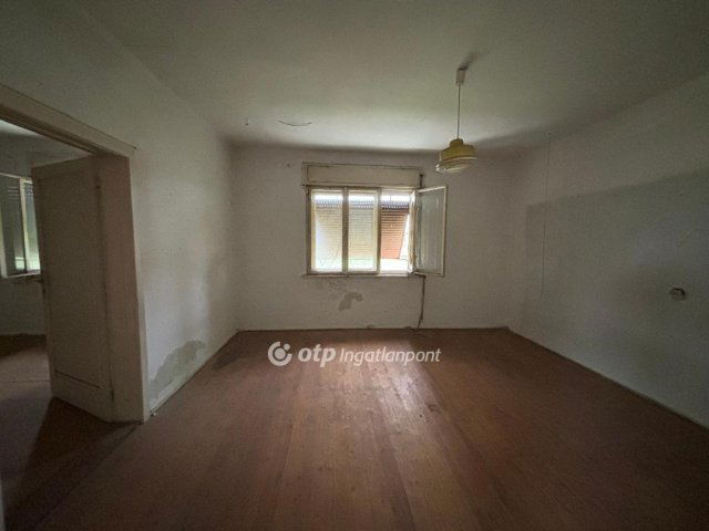 Eladó családi ház, Bakonyszentivánon 8.5 M Ft, 2 szobás