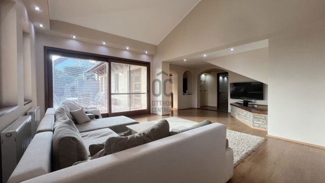 Eladó téglalakás, Szekszárdon 126 M Ft, 4 szobás