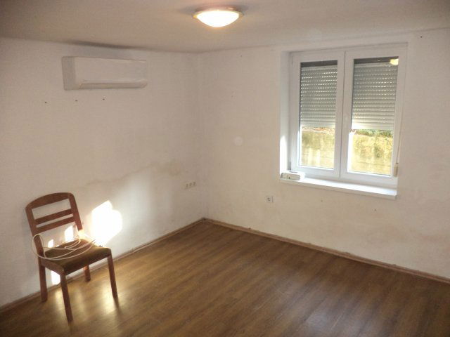 Eladó családi ház, Várpalotán 43 M Ft, 3 szobás