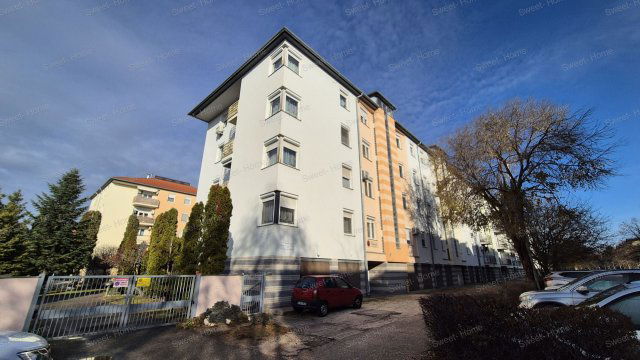 Eladó téglalakás, Kecskeméten 69.9 M Ft, 5 szobás