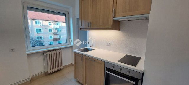 Kiadó téglalakás, albérlet, Tatabányán, Hunyadi János téren