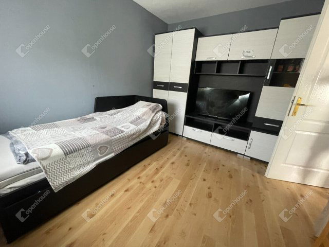 Eladó téglalakás, Tatabányán 89.9 M Ft, 4 szobás