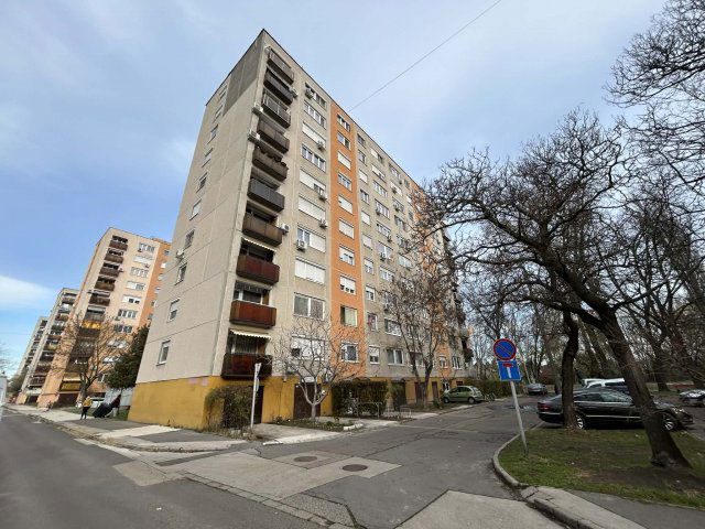 Eladó panellakás, Kecskeméten 39.9 M Ft, 2 szobás