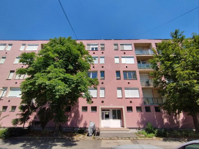 Eladó panellakás, Hatvanban 39.9 M Ft, 2 szobás