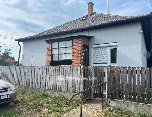 Eladó családi ház, Földesen 25 M Ft, 2 szobás