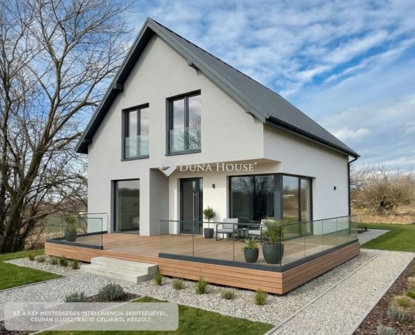 Eladó nyaraló, Komáromban 9 M Ft, 4 szobás