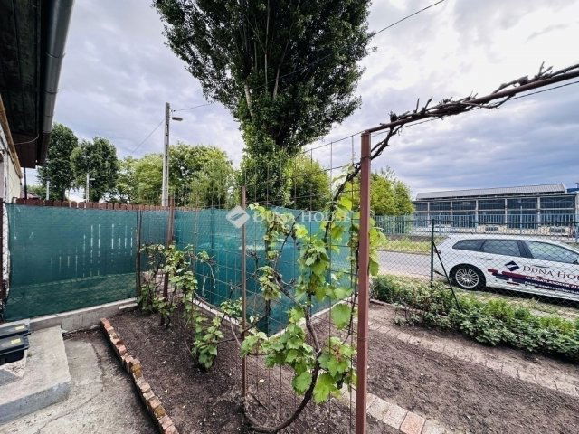 Eladó családi ház, Budapesten, IX. kerületben 63.9 M Ft