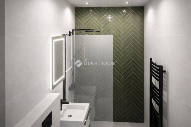 Eladó panellakás, Pécsett 47.9 M Ft, 2 szobás